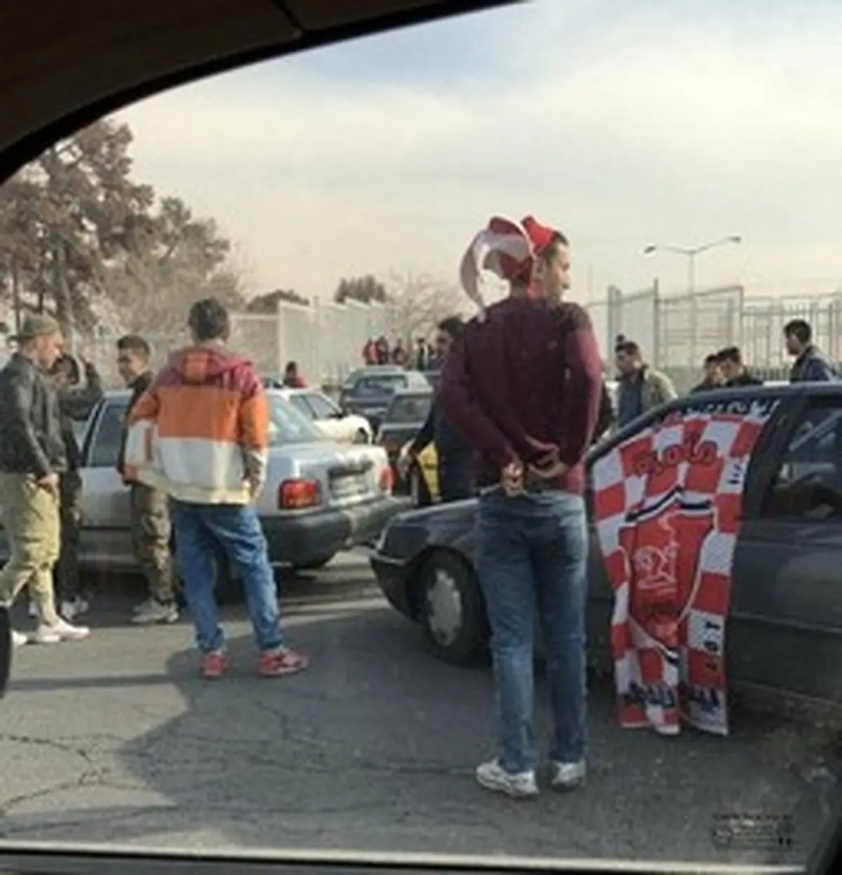 حضور زودهنگام تماشاگران مقابل استادیوم آزادی/تصاویر