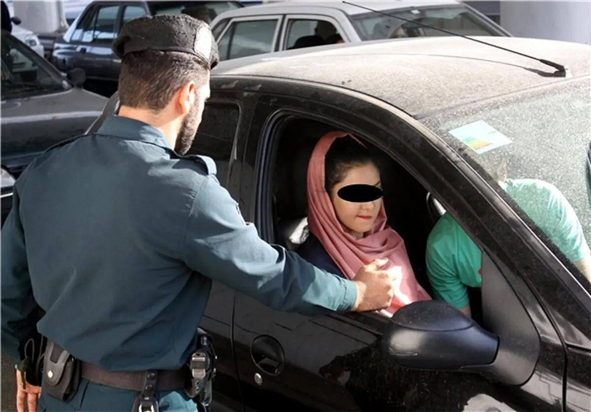 برخورد پلیس با بدپوششی و کشف حجاب در بزرگراه‌های تهران +عکس