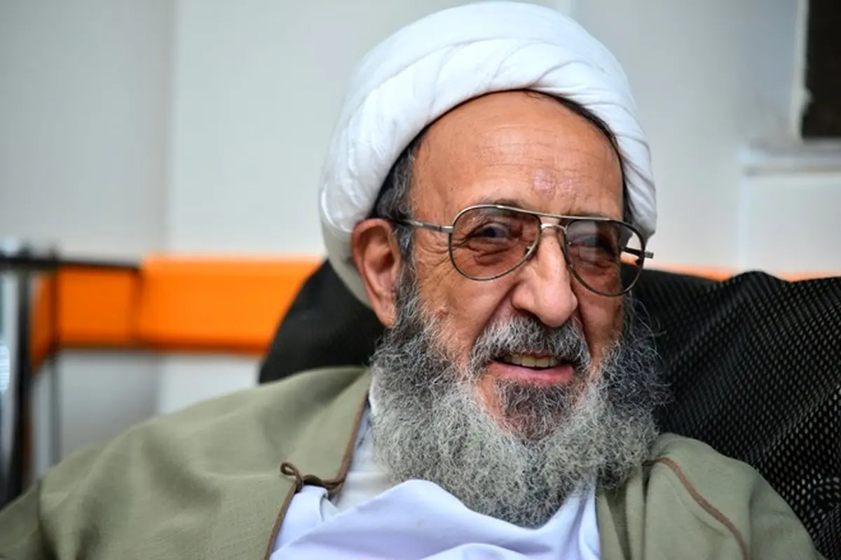 رمزگشایی از معمای اعدام هویدا/هادی غفاری:هر روز احتمال کودتا بود/ هر کس بگوید اعدام هویدا به خاطر من بود دروغگوست/همه جرم من حضور نیم ساعته در دادگاه دوم هویداست/خلخالی توصیه‌پذیر نبود/ خلخالی از درخواست خواهر هویدا برای خروج جسد هویدا از ایران استقبال کر