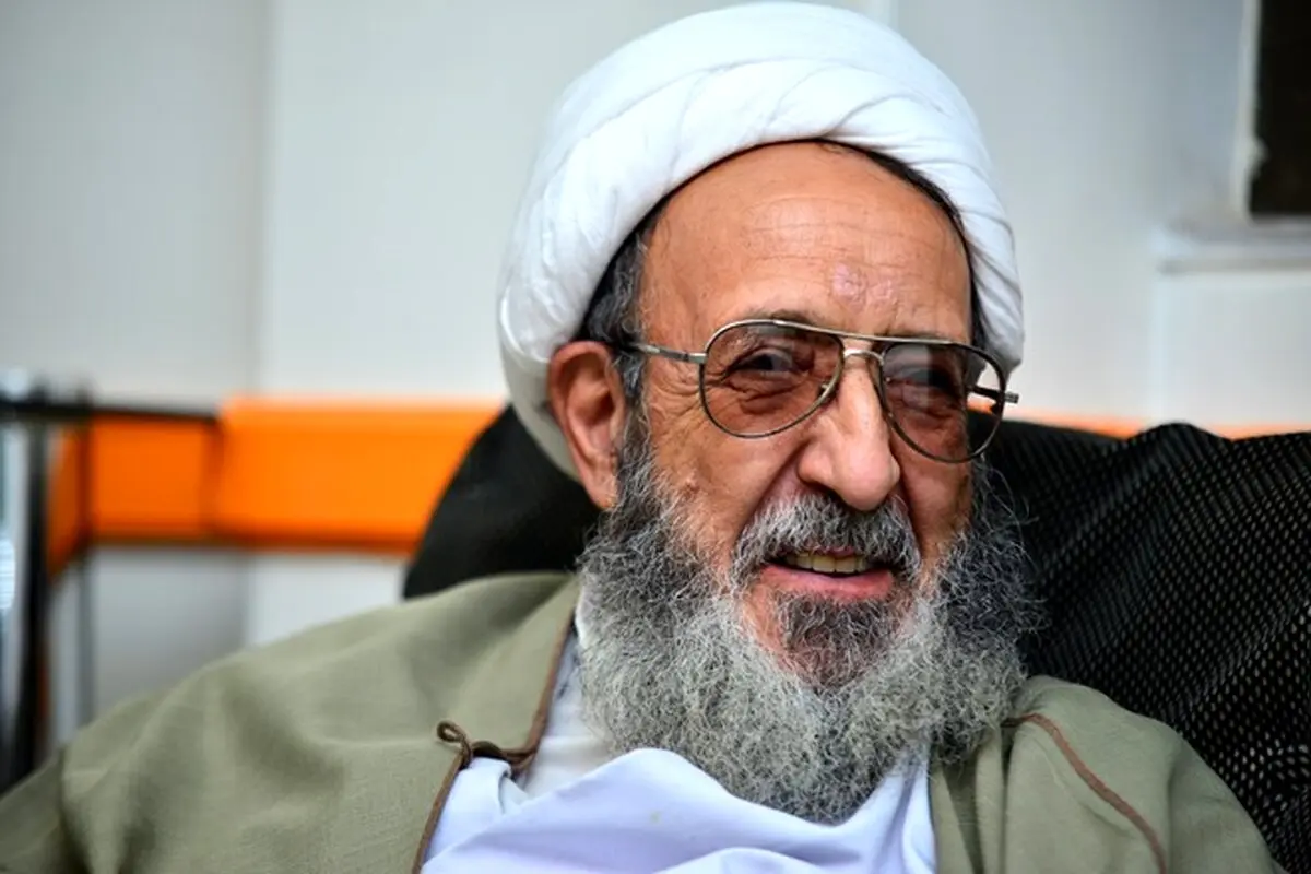رمزگشایی از معمای اعدام هویدا/هادی غفاری:هر روز احتمال کودتا بود/ هر کس بگوید اعدام هویدا به خاطر من بود دروغگوست/همه جرم من حضور نیم ساعته در دادگاه دوم هویداست/خلخالی توصیه‌پذیر نبود/ خلخالی از درخواست خواهر هویدا برای خروج جسد هویدا از ایران استقبال کر
