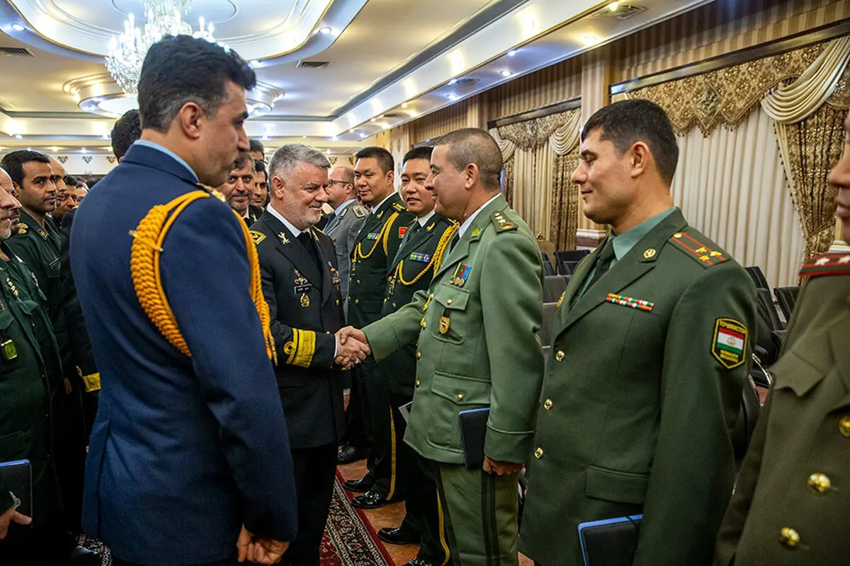 تصاویر / دیدار وابستگان نظامی خارجی مقیم تهران با فرمانده نیروی دریایی ارتش