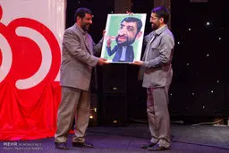 خنده ضرغامی و حدادعادل به کاریکاتورهایشان /عکس