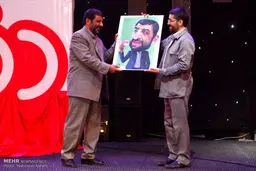خنده ضرغامی و حدادعادل به کاریکاتورهایشان /عکس