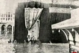 تصویری دیده نشده از سیل در خانه خدا