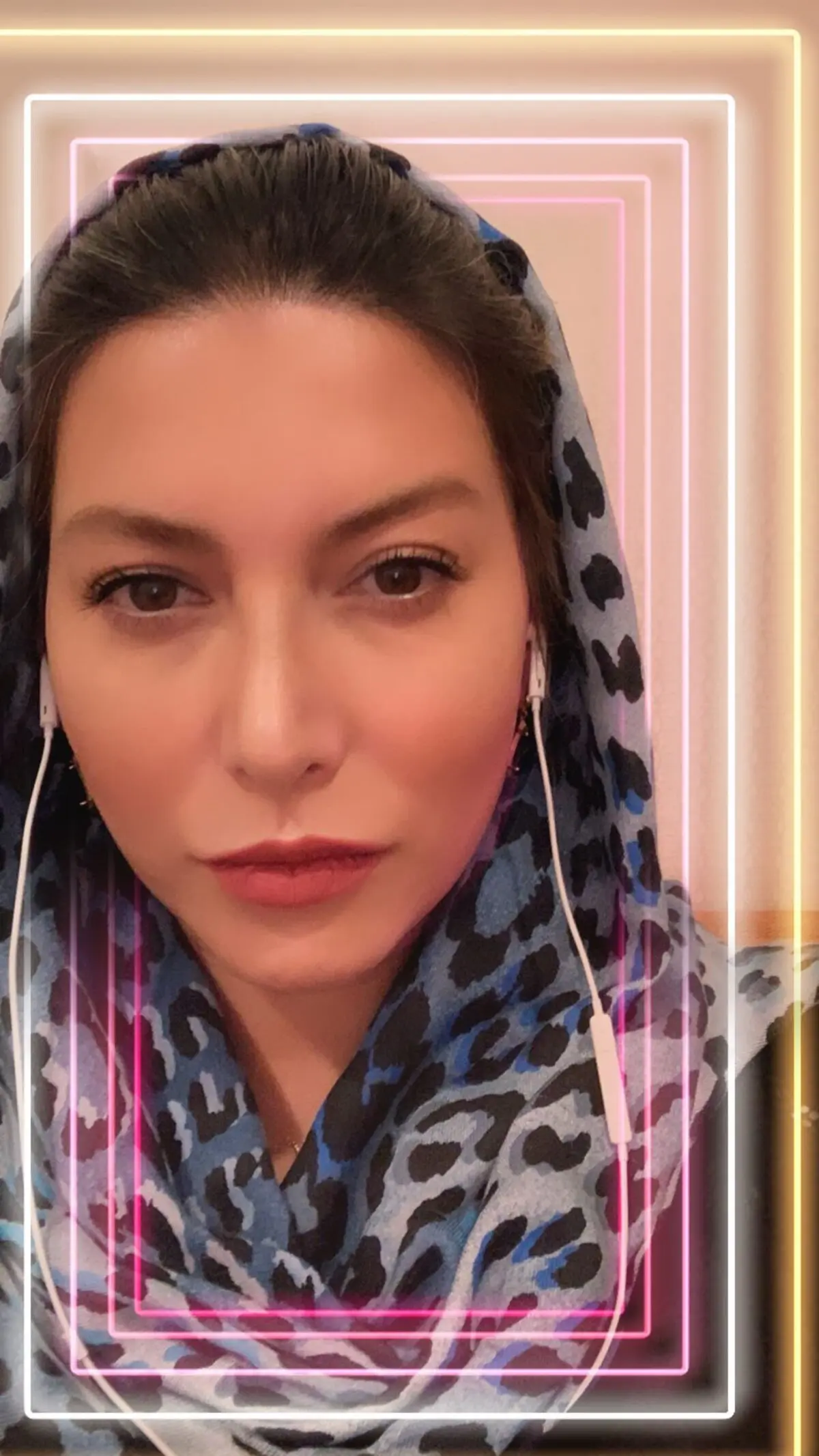 سلفی بامزه فریبا نادری در فیزیوتراپی! + عکس