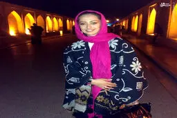 بازیگر زن معروف سینما و تلویزیون روی سی و سه پل اصفهان/ عکس