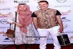 جواد عزتی و همسرش در اکران خصوصی یک فیلم/عکس