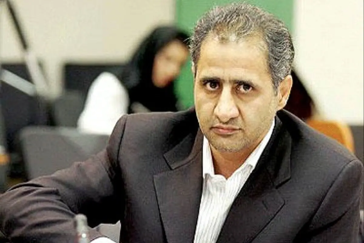 عضو اتاق بازرگانی ایران:تصمیم دولت در مدیریت بازار ارز عاقلانه بود/هیچ جای دنیا مبادلات میلیون دلاری را در صرافی انجام نمی‌دهند/ دولت باید تدبیری کند تا بازار غیررسمی خارج از کنترلی شکل نگیرد/ بعد از آرام شدن فضا دولت اجازه دهد صرافی ها در قالب رسمی مبادل