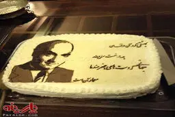 کیک تولد ۸۲ سالگی دکتر شریعتی/عکس