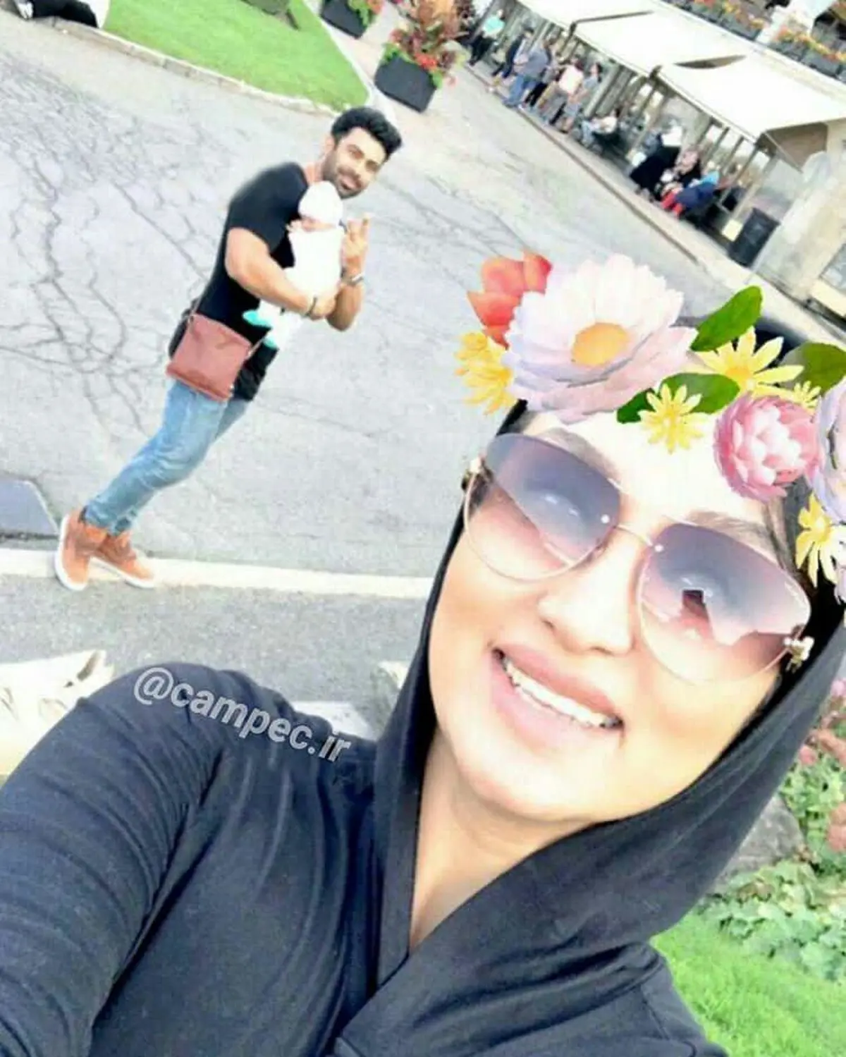 سلفی روناک یونسی با همسر و فرزند تازه متولد شده اش در کانادا/عکس