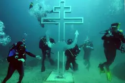 کلنگ ساخت اولین کلیسای زیر آبی به کف دریا زده شد ! + تصاویر