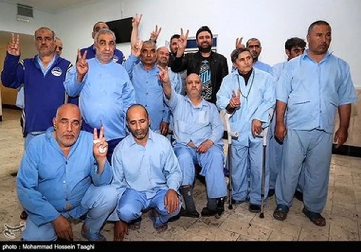 بازدید خواننده معروف پاپ از مرکز توانبخشی جانبازان مشهد/ تصاویر