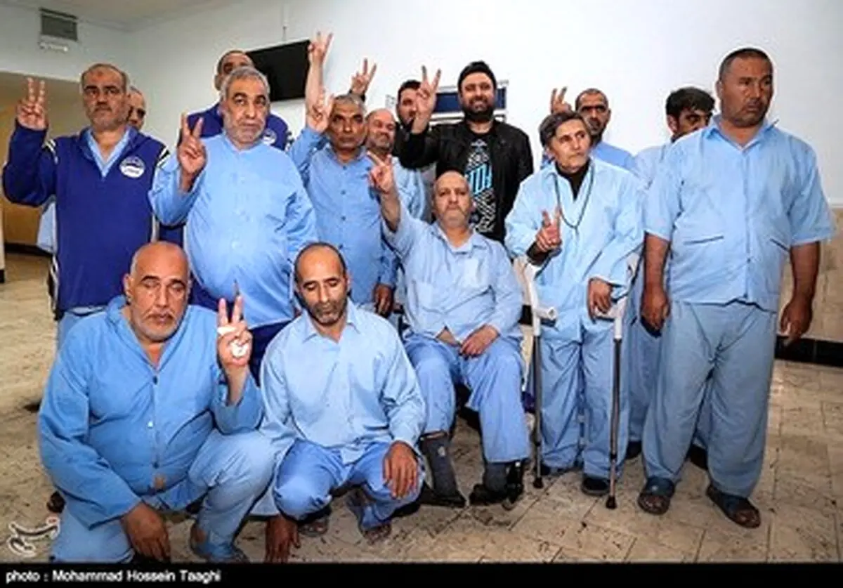 بازدید خواننده معروف پاپ از مرکز توانبخشی جانبازان مشهد/ تصاویر