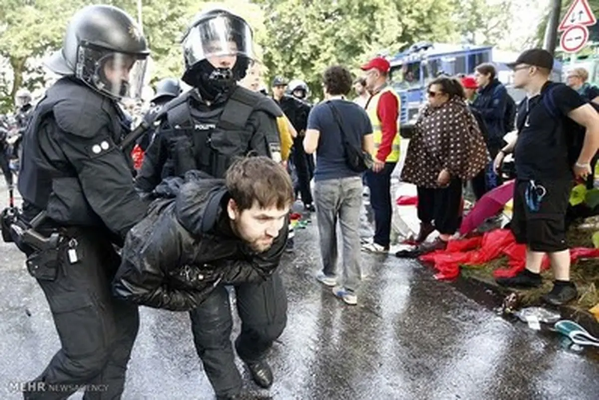 ضرب و شتم معترضان توسط پلیس آلمان‎/تصاویر