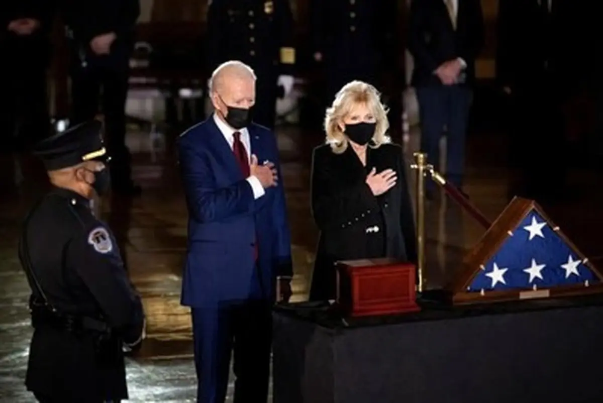 مراسم تشییع افسر پلیس در جریان حمله به کنگره+عکس ها