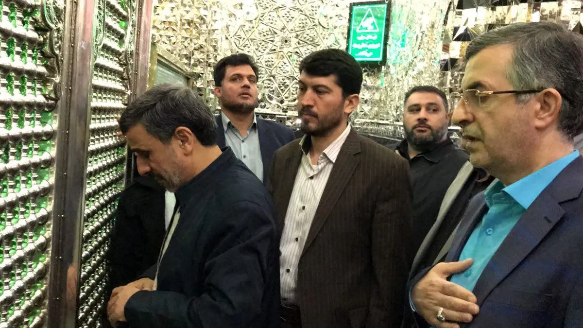 حضور احمدی‌نژاد و مشایی در حرم حضرت عبدالعظیم/عکس