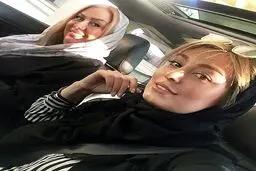 سحر قریشی در کنار مادرش