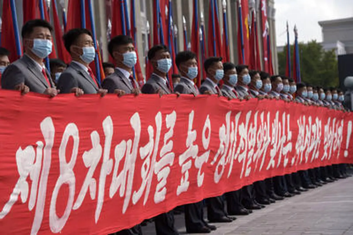 تظاهرات جالب هزاران نفر با ماسک در کوریای شمالی