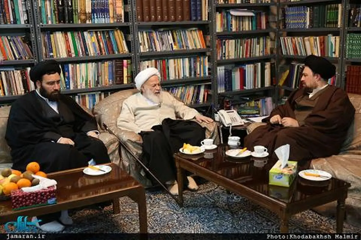 آیت‌الله محفوظی در کنار سیدحسن و برادرش/عکس