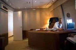 30 تصویر از اوباما، رئیس جمهور متفاوت/ از اتوبوس سواری و برف بازی تا بازی با اسپایدر من و بازگشت از مسابقات همبرگرخوری