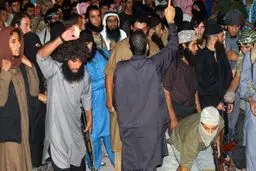 زنی که داعشی ها را فریب داد و بعد از سنگسار گریخت!