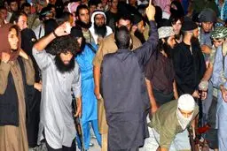 زنی که داعشی ها را فریب داد و بعد از سنگسار گریخت!