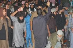 زنی که داعشی ها را فریب داد و بعد از سنگسار گریخت!