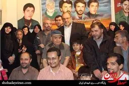 اکبر عبدی در خانه سه شهید/عکس