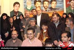 اکبر عبدی در خانه سه شهید/عکس