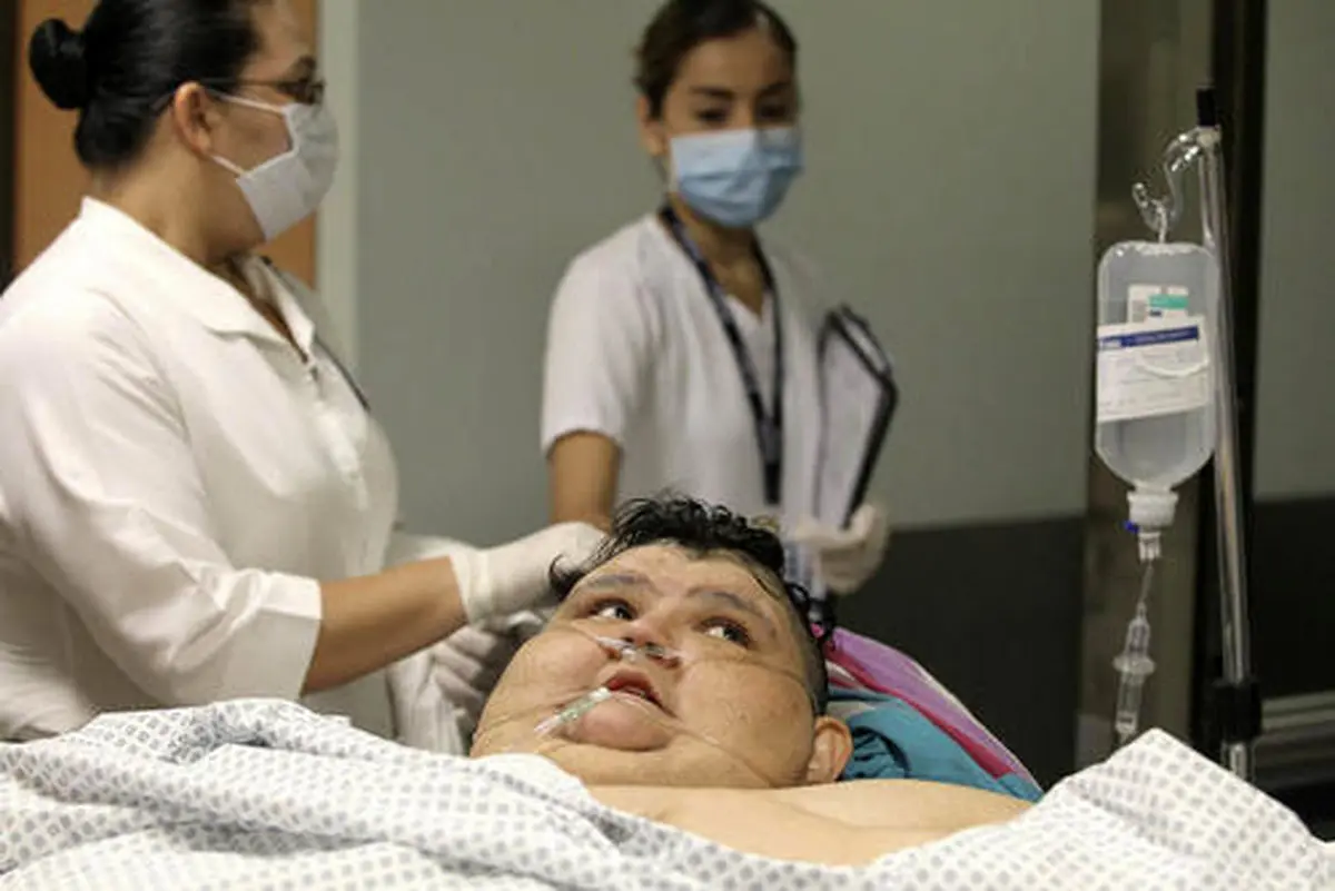 مرد مکزیکی 595 کیلویی در بیمارستان/عکس