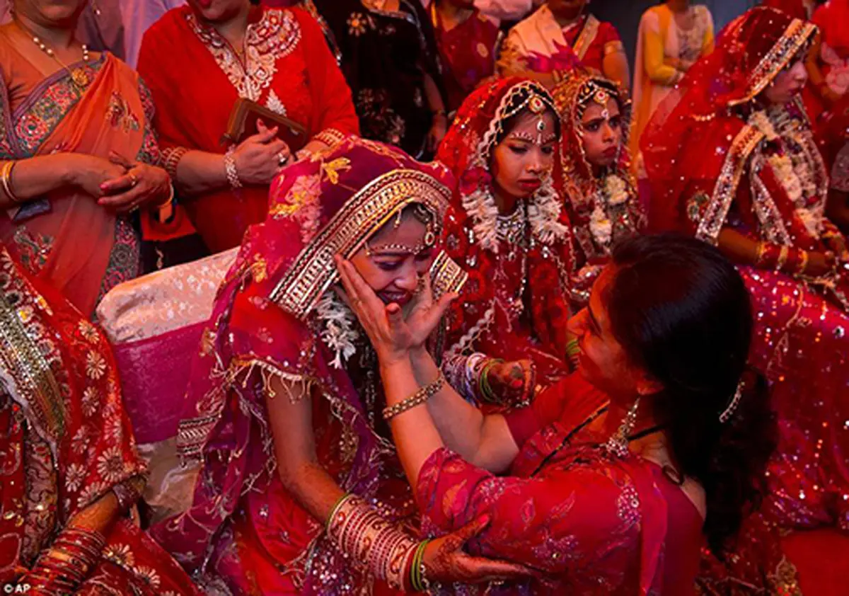 جشن عروسی پُر زرق‌وبرق، هدیه‌ای برای زوج های تنگدست + تصاویر