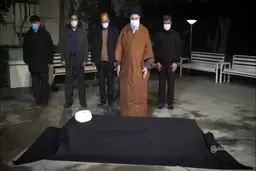 فیلم اقامه نماز آیت الله خامنه‌ای بر پیکر آیت‌الله مصباح یزدی