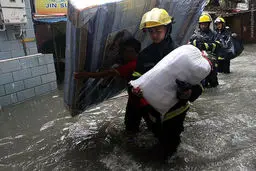 ۵۵ کشته در باران سيل‌آسا در چين/تصاویر