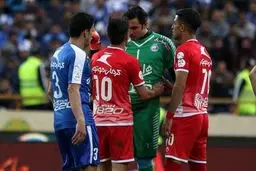 درگیری شدید رحمتی و بازیکنان پرسپولیس در حاشیه دربی/ تصاویر