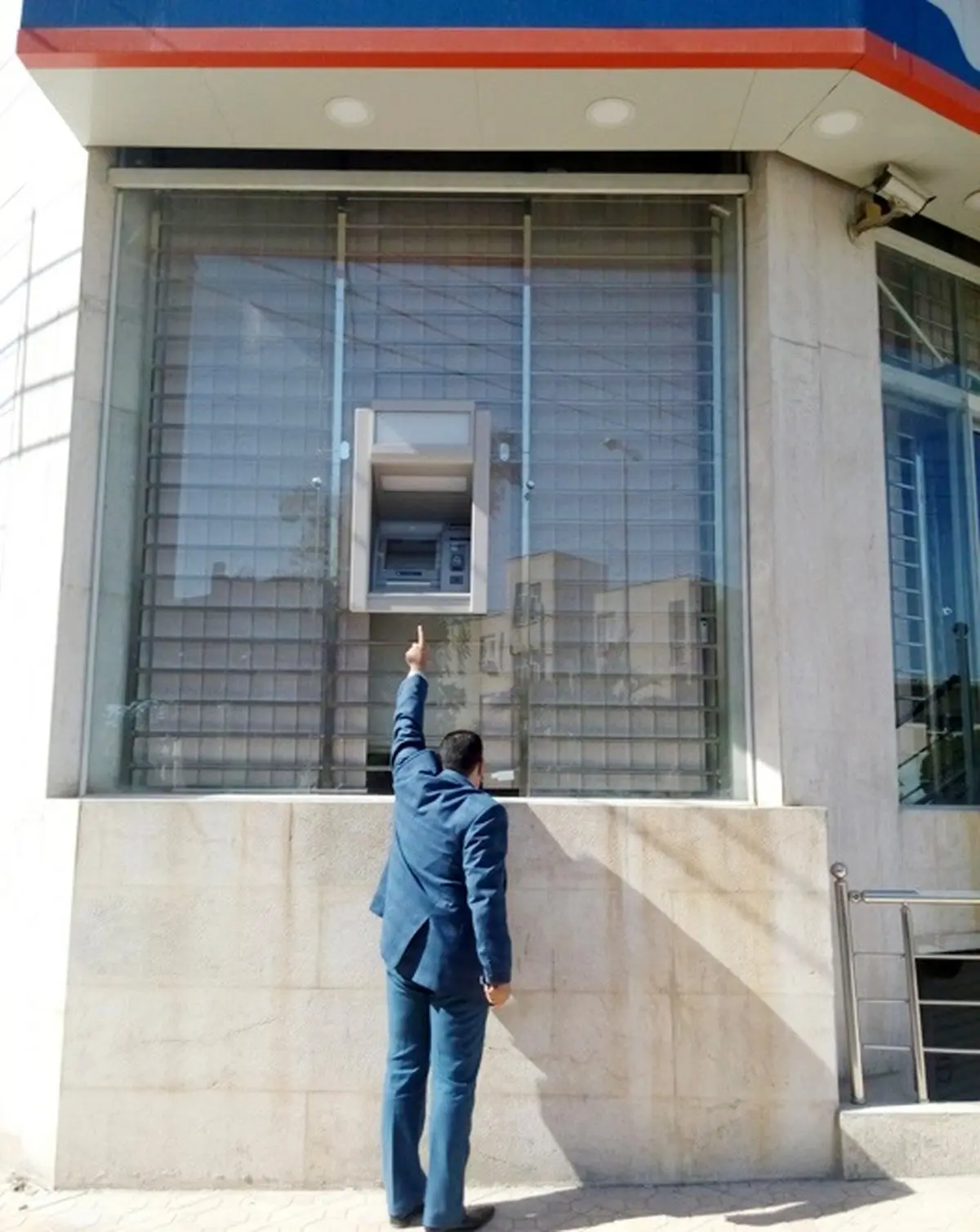 این عابر بانک را فقط می‌توان تماشا کرد! /عکس