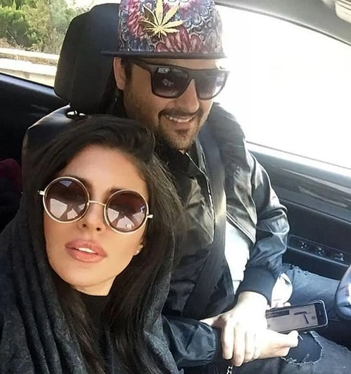 سلفی هنرپیشه جوان و همسرش در ماشین + عکس