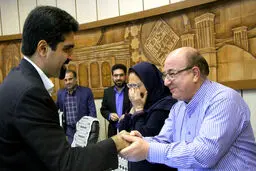 سپنتا نیکنام: هنگام بازگشتم به شورا، خانم همکارمان اشک می‌ریخت / نگوییم اقلیت مذهبی،بگوییم ایرانی غیرمسلمان + عکس