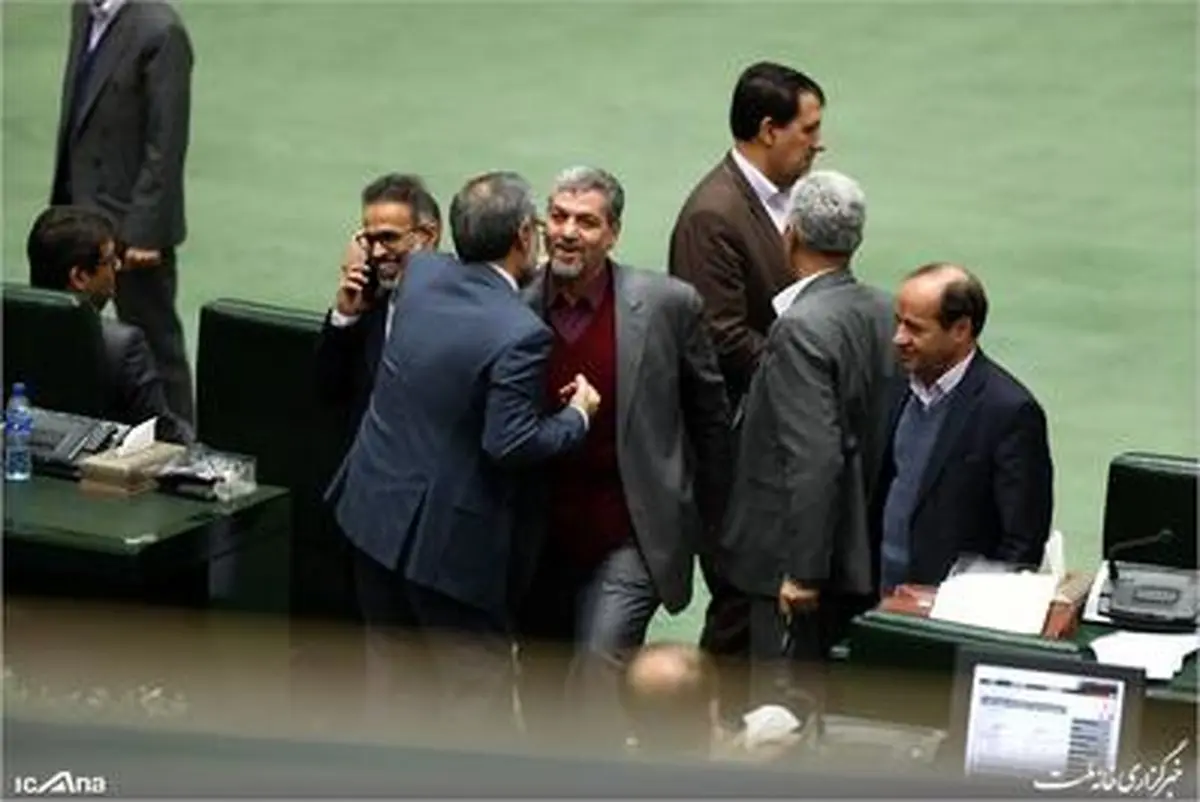 حال و هوای صحن علنی مجلس در یک روز پرتنش و جنجالی /تصاویر