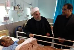 عیادت رئیس جمهور از بیماران در ظهر عاشورا + تصاویر