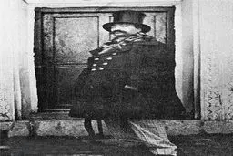 عکس/ ناصرالدین شاه با لباس خارجی