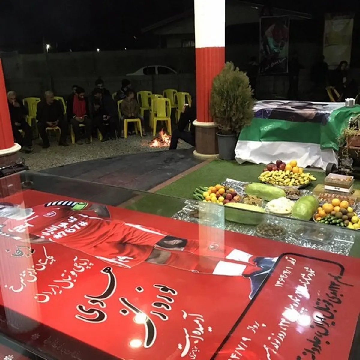 برگزاری مراسم شب يلدا بر مزار مرحوم هادی نوروزی/عکس