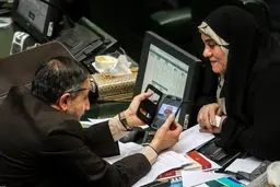 عكس: اين خانم و آقا طريف را تماشا مي كنند