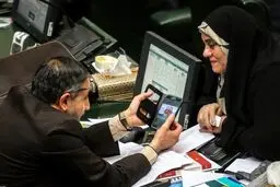عكس: اين خانم و آقا طريف را تماشا مي كنند
