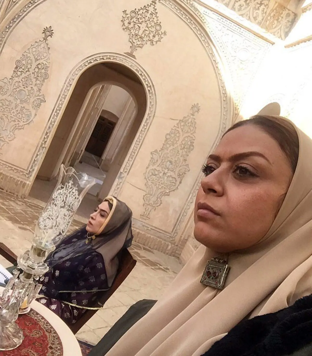 گریم قاجاری شبنم فرشاد جو و پانته‎آ پناهى در سريال "بانوى عمارت"/عکس