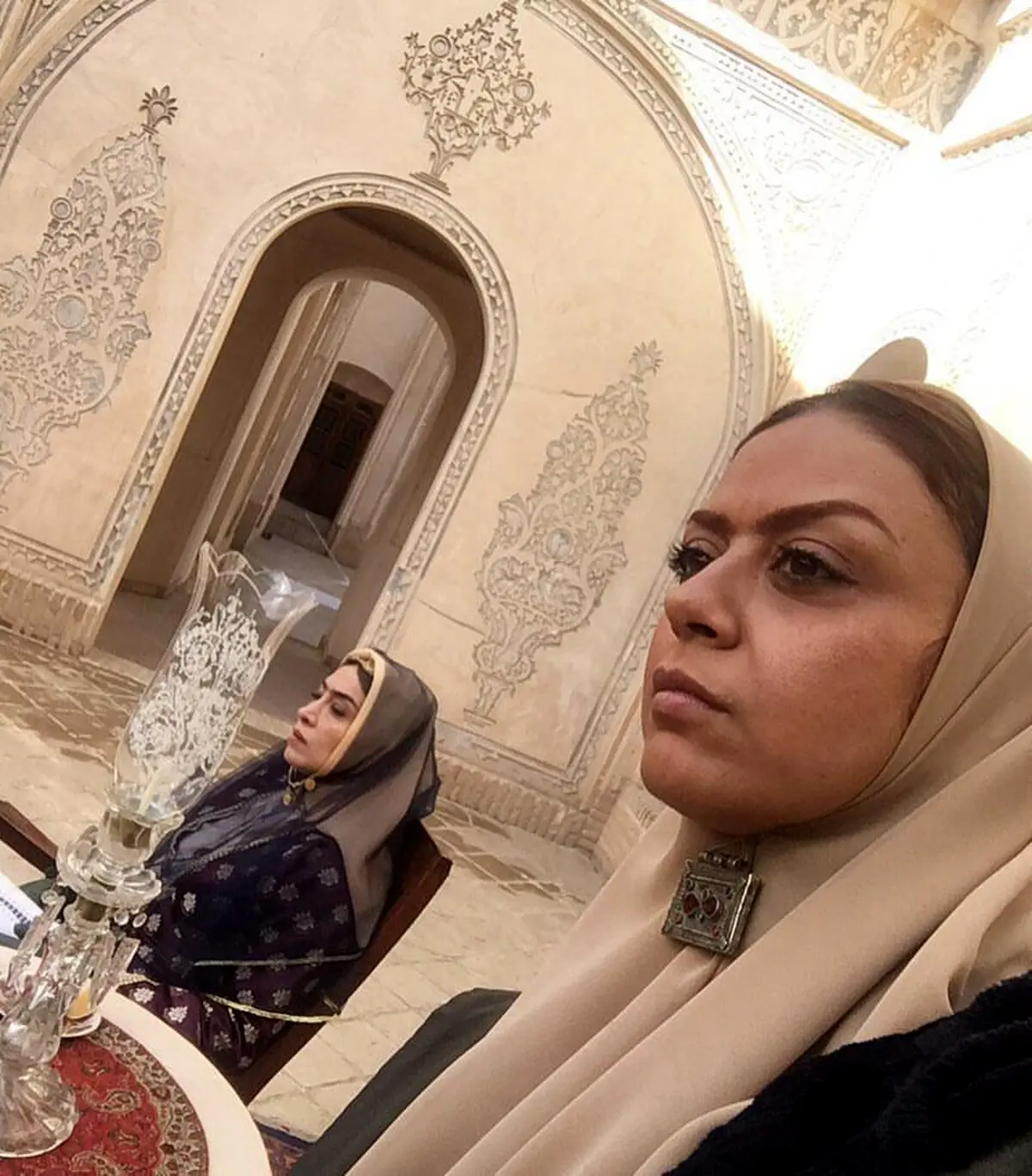 گریم قاجاری شبنم فرشاد جو و پانته‎آ پناهى در سريال "بانوى عمارت"/عکس