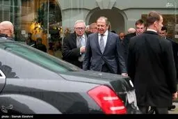 خروج وزرای خارجه آلمان،فرانسه و روسیه در پایان نشست مشترک مذاکرات 1+5/ تصاویر