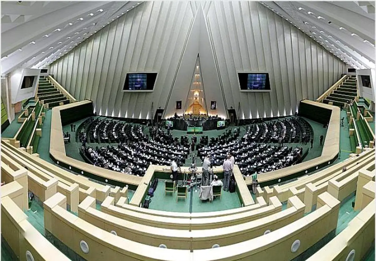 شیوع انتقاد خیابانی در صحن پارلمان