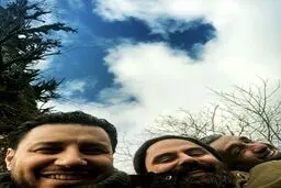 سلفی جواد عزتی در پشت صحنه فیلم جهان با من برقص + عکس