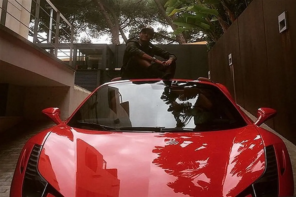 تصویری از زندگی لاکچری و میلیاردی فوتبالیست معروف