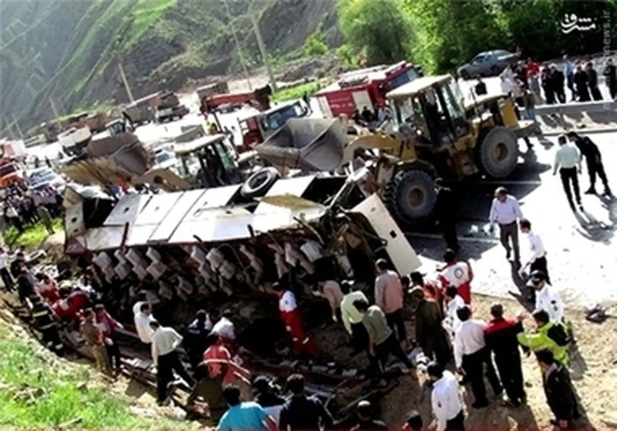 تصاویر برخورد مرگبار اتوبوس با کوه در سوادکوه